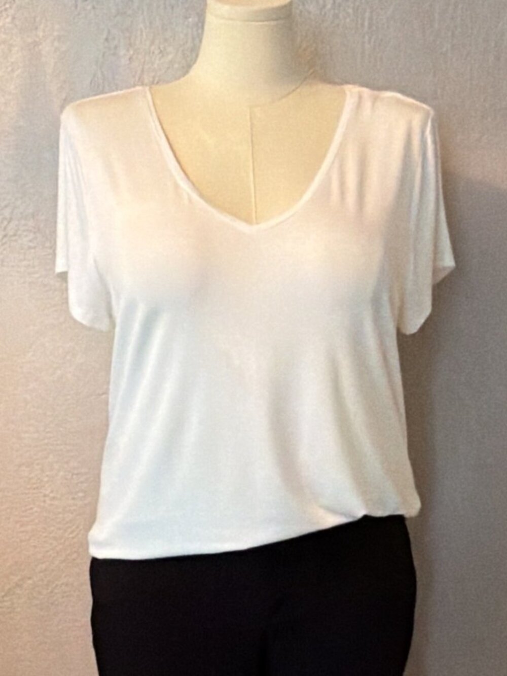 NWT White House Black Market Flowy Soft Stretch White V-Neck Tee XL